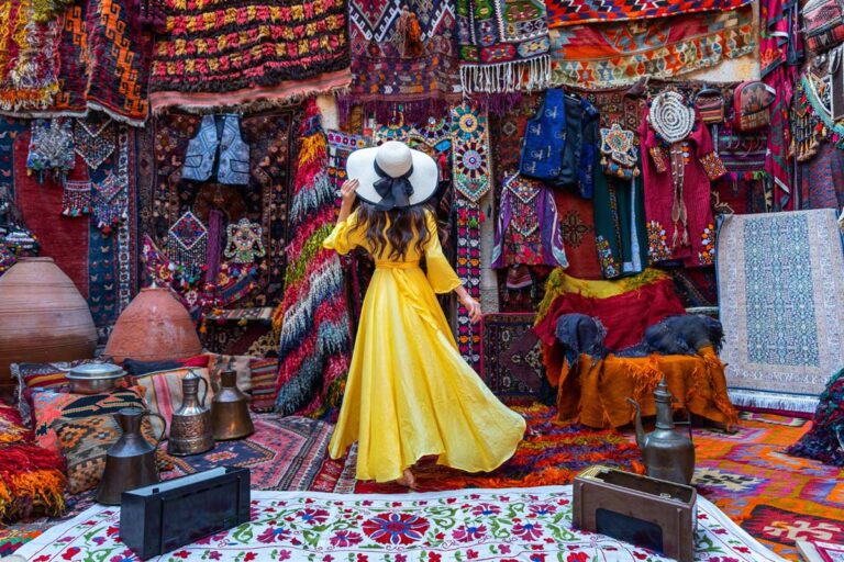Mehr über den Artikel erfahren Traditional carpet shop in Goreme city